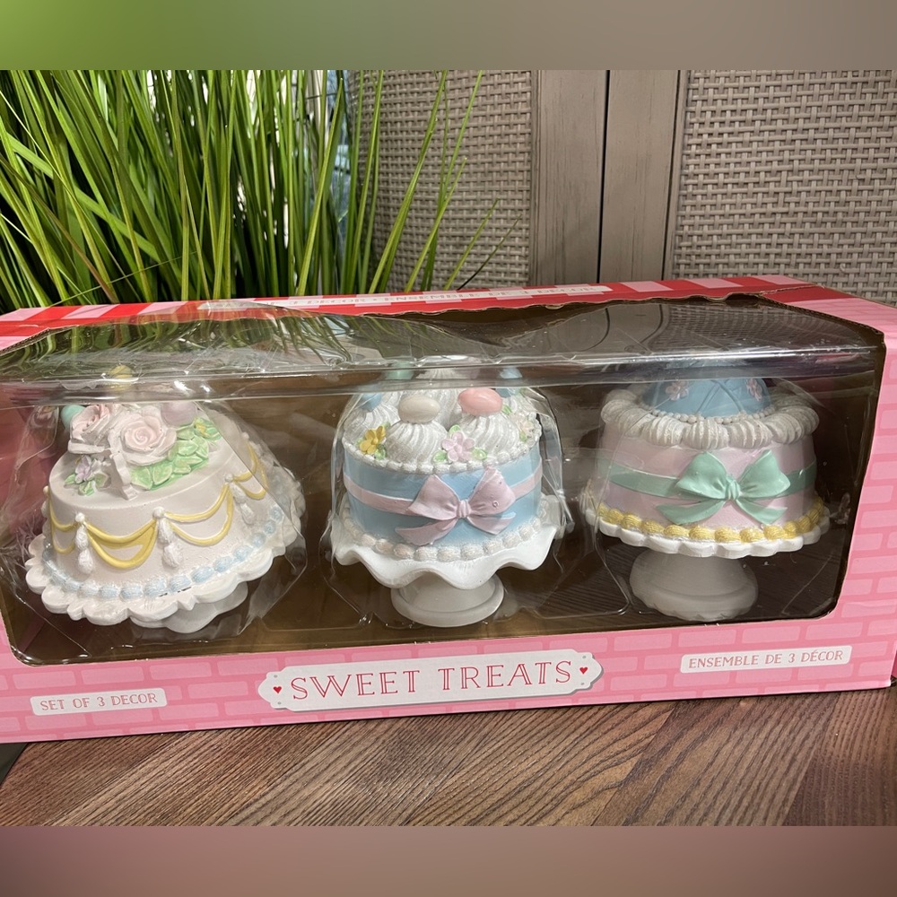 Easter Cake Trio Mini Decorative Spring Resin Cakes W/ Bows Tabletop Decor NWT